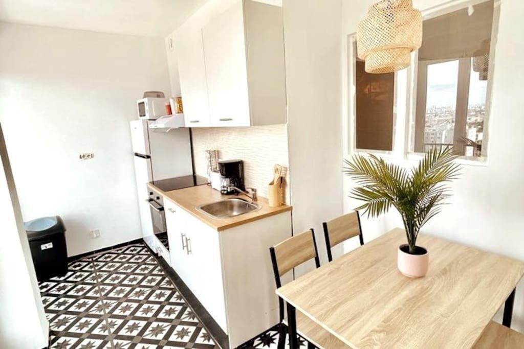 Appartement Ciel De Paris : Vue Tour Eiffel à Choisy-le-Roi Extérieur photo